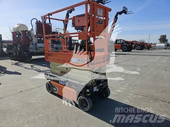 JLG ES1932 Ножничные подъемники