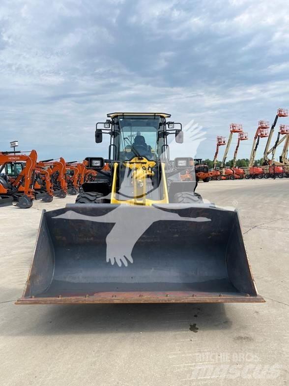 Komatsu WA270 Фронтальные погрузчики