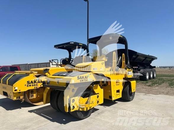Sakai GW754 Пневматические катки