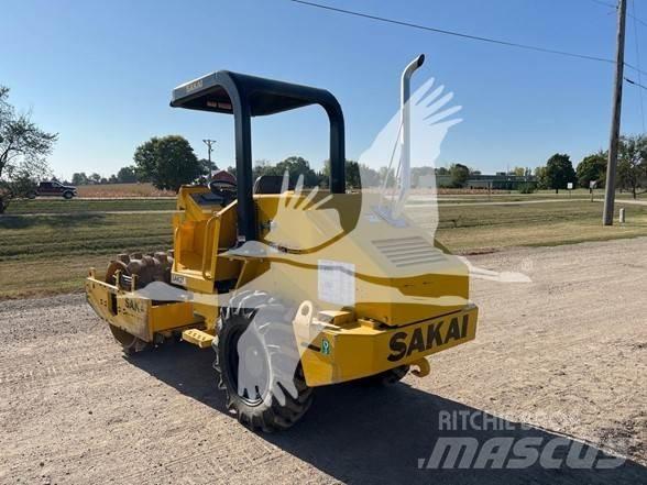 Sakai SV204T Грунтовые катки