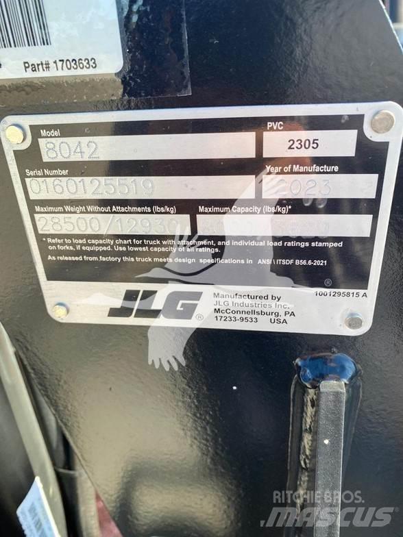 SkyTrak 8042 Телескопические погрузчики