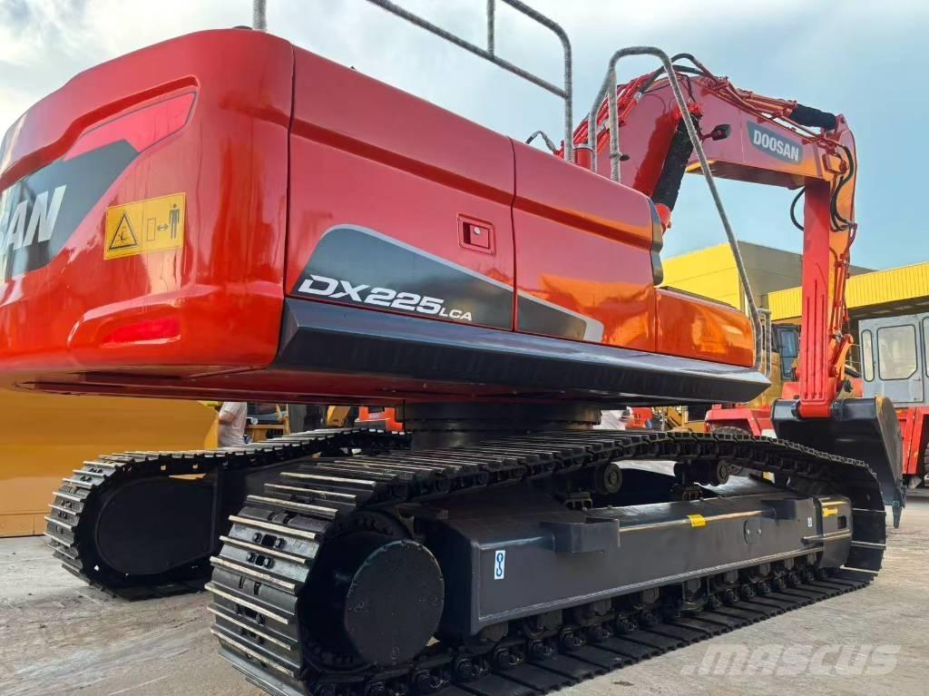 Doosan DX 225 LC Гусеничные экскаваторы