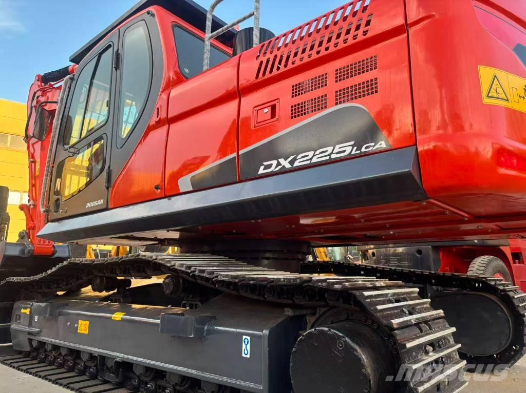 Doosan DX 225 LC Гусеничные экскаваторы