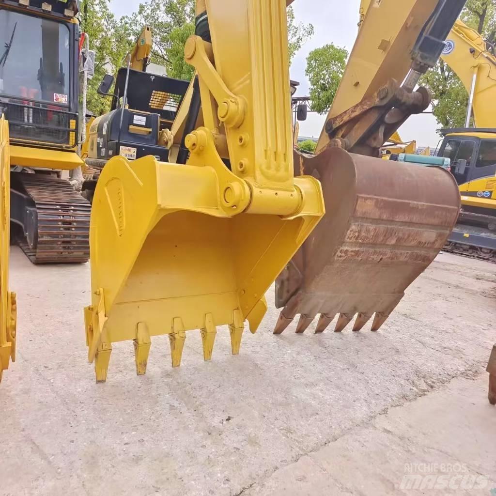 Komatsu PC 220 Гусеничные экскаваторы