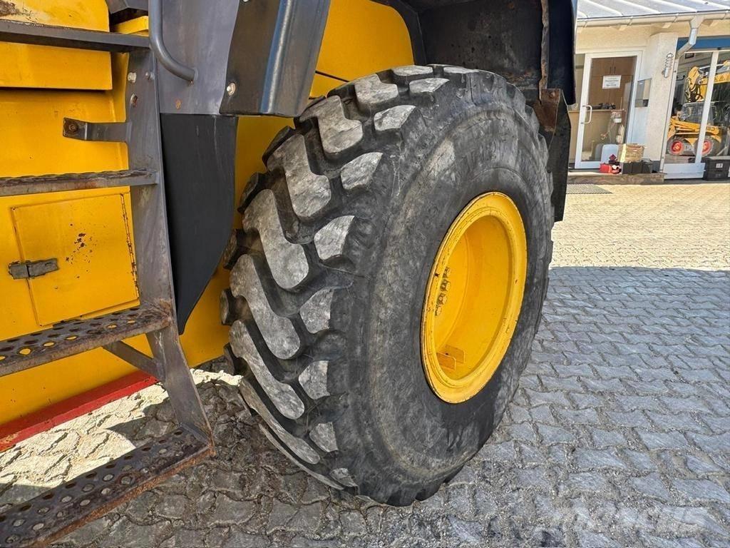 Komatsu WA 320-3H Фронтальные погрузчики