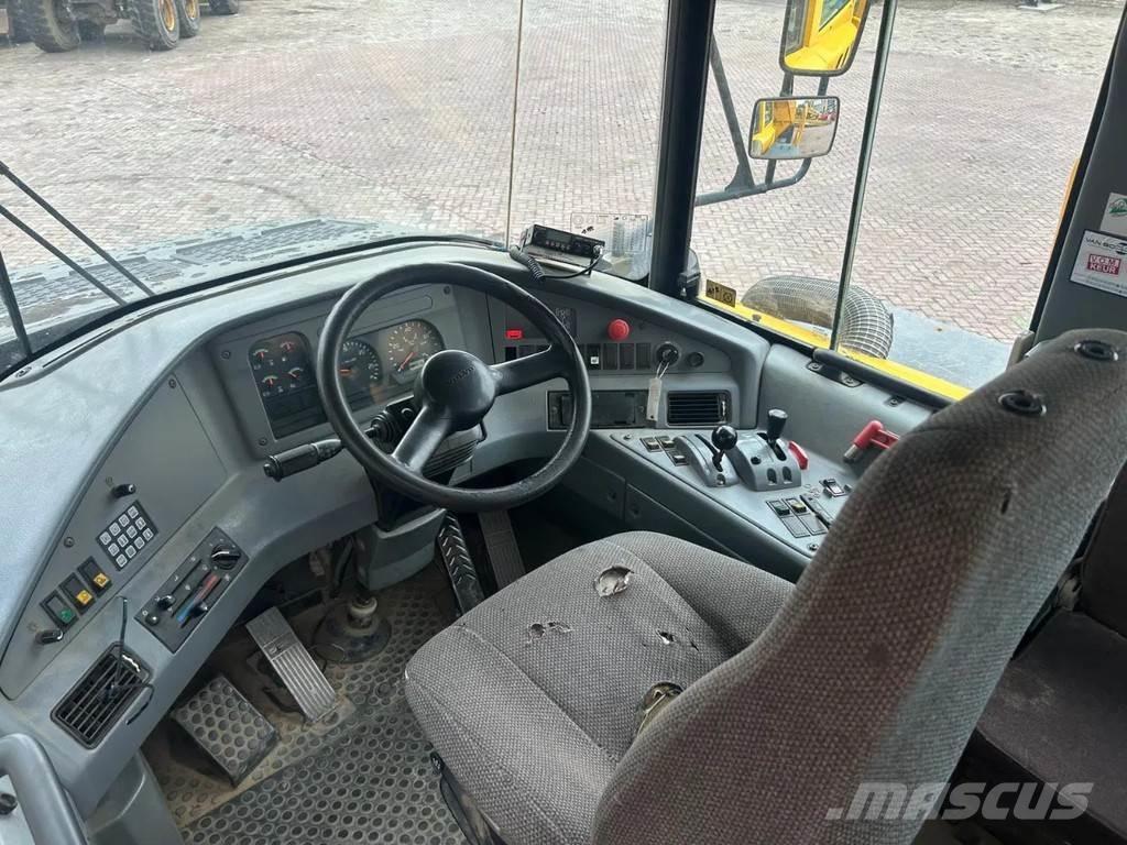 Volvo A25D Шарнирно-сочленённые самосвалы