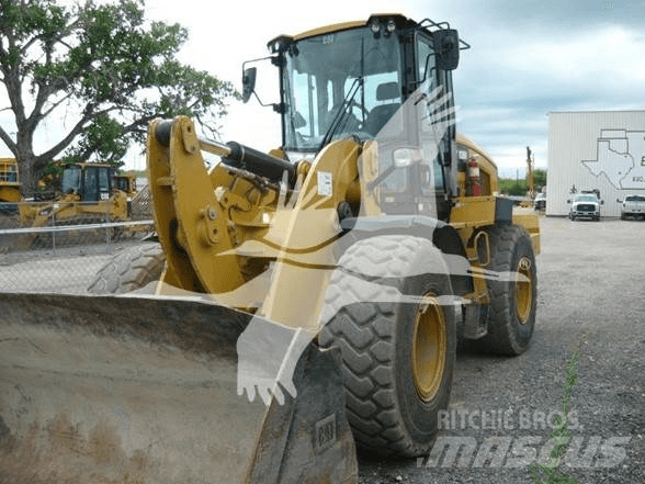 CAT 938M Фронтальные погрузчики