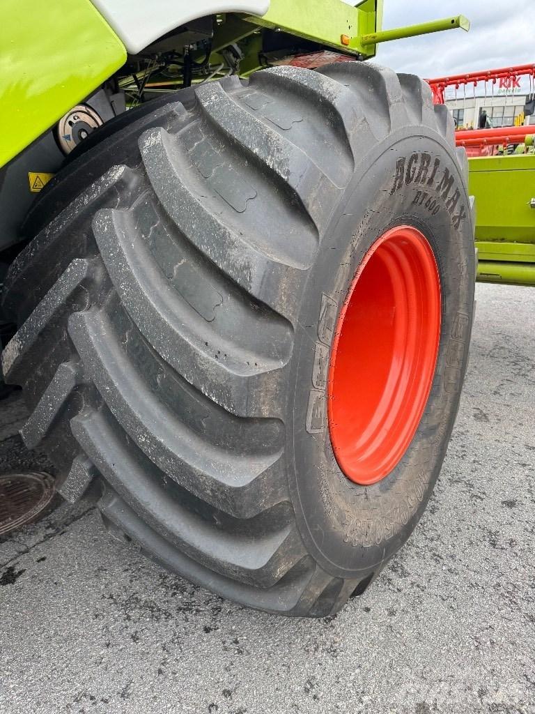 CLAAS Tucano 320 Зерноуборочные комбайны