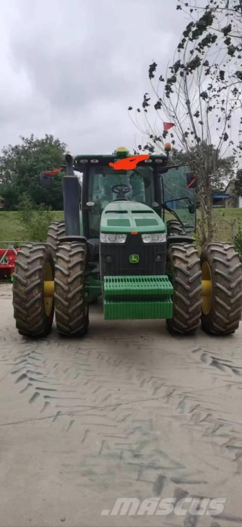 John Deere 8R·3204 Трактора