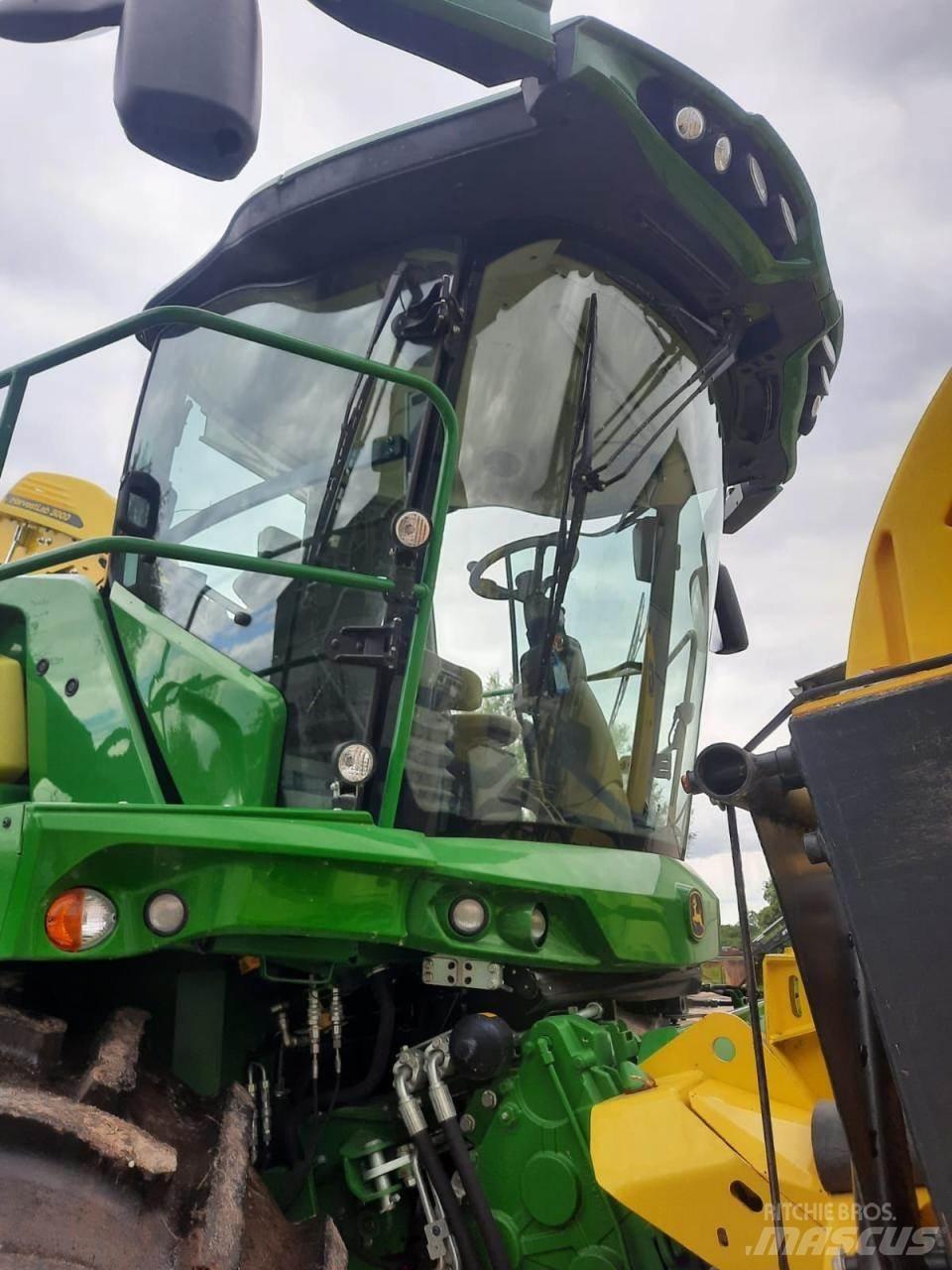 John Deere 8200 i Самоходные кормоуборочные комбайны