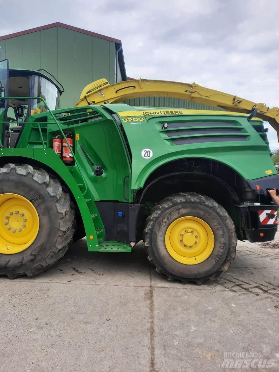 John Deere 8200 i Самоходные кормоуборочные комбайны