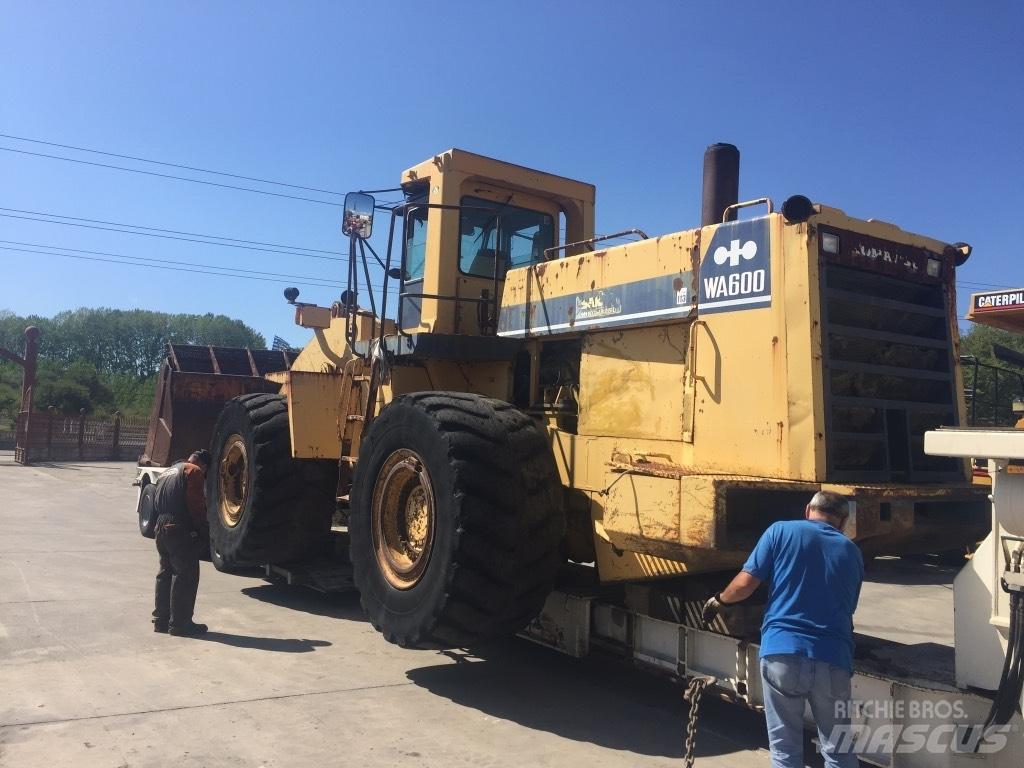 Komatsu WA600-1 Фронтальные погрузчики