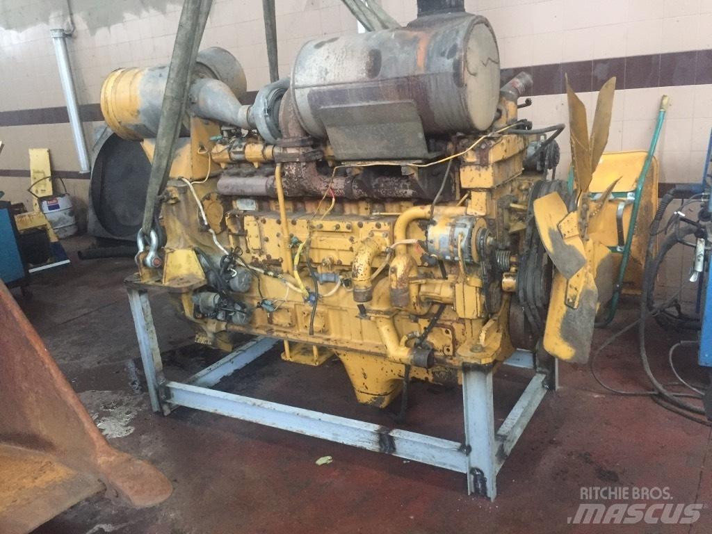 Komatsu WA600-1 Фронтальные погрузчики
