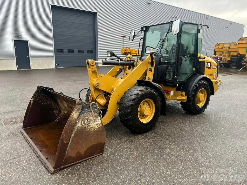 CAT 906M Фронтальные погрузчики