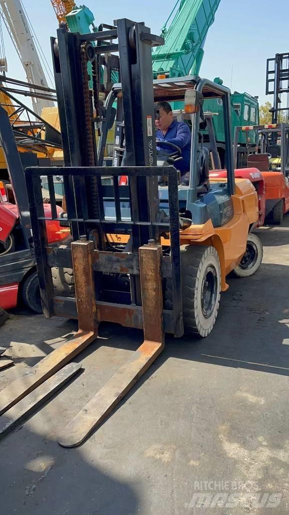 Toyota 5 ton Дизельные погрузчики