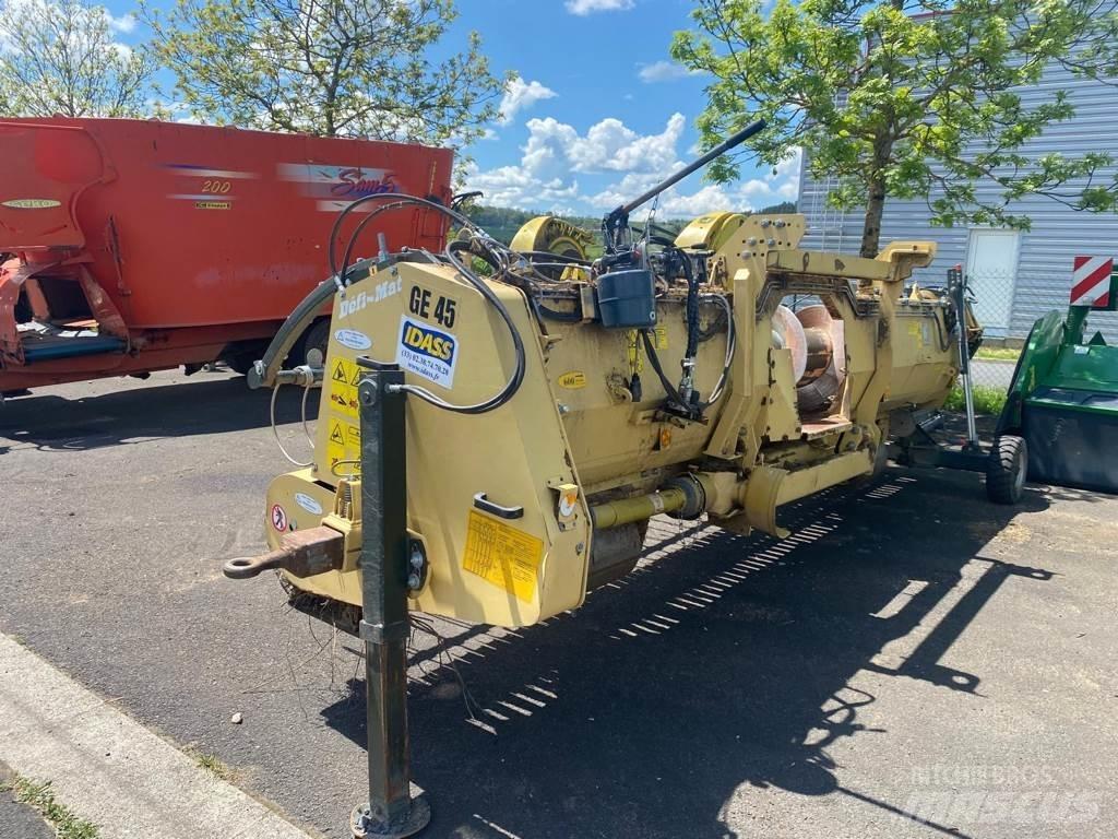 John Deere 8200 Прицепные кормоуборочные комбайны