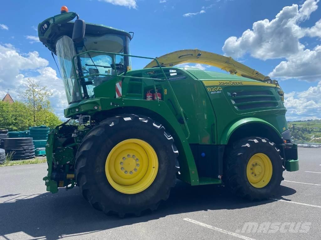 John Deere 8200 Прицепные кормоуборочные комбайны