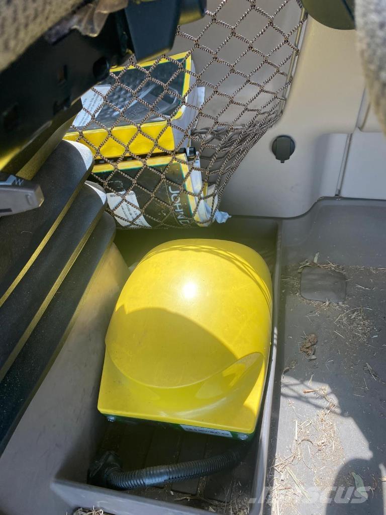 John Deere 8200 Прицепные кормоуборочные комбайны