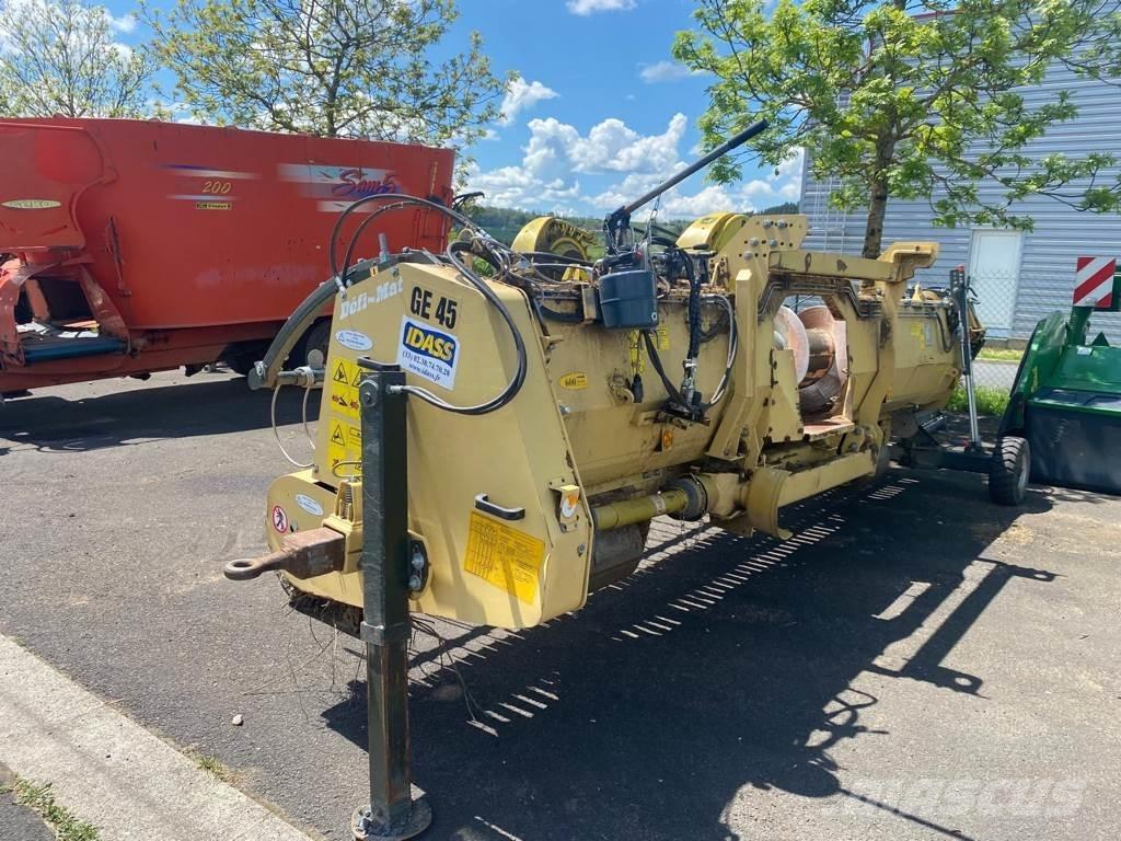 John Deere 8200 Прицепные кормоуборочные комбайны