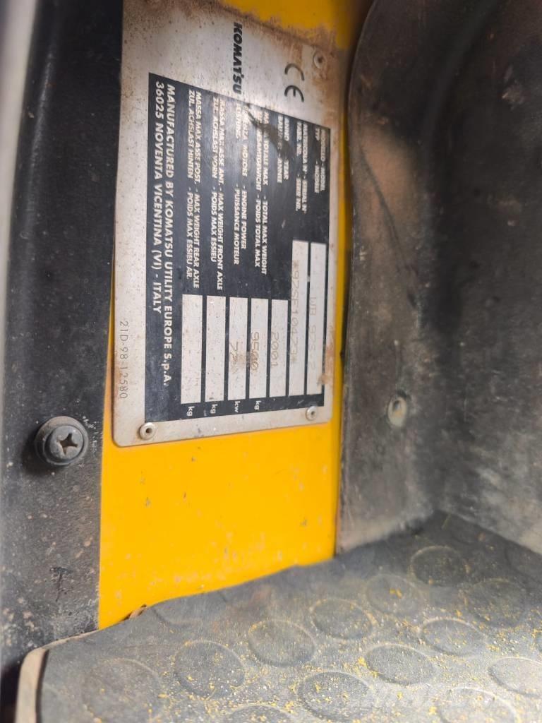 Komatsu WB 97 S-2 Экскаваторы-погрузчики