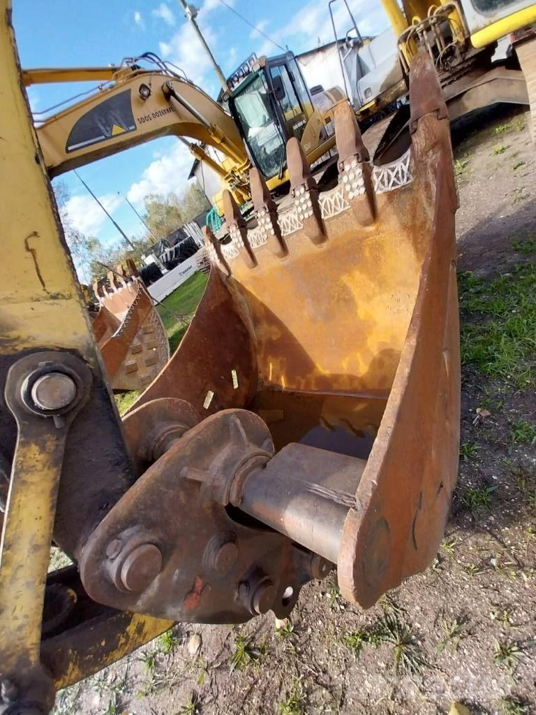 New Holland E 305 Гусеничные экскаваторы