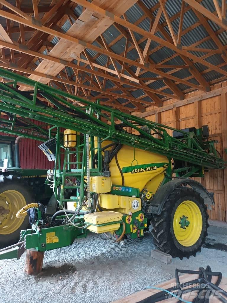 John Deere 840 Прицепные опрыскиватели