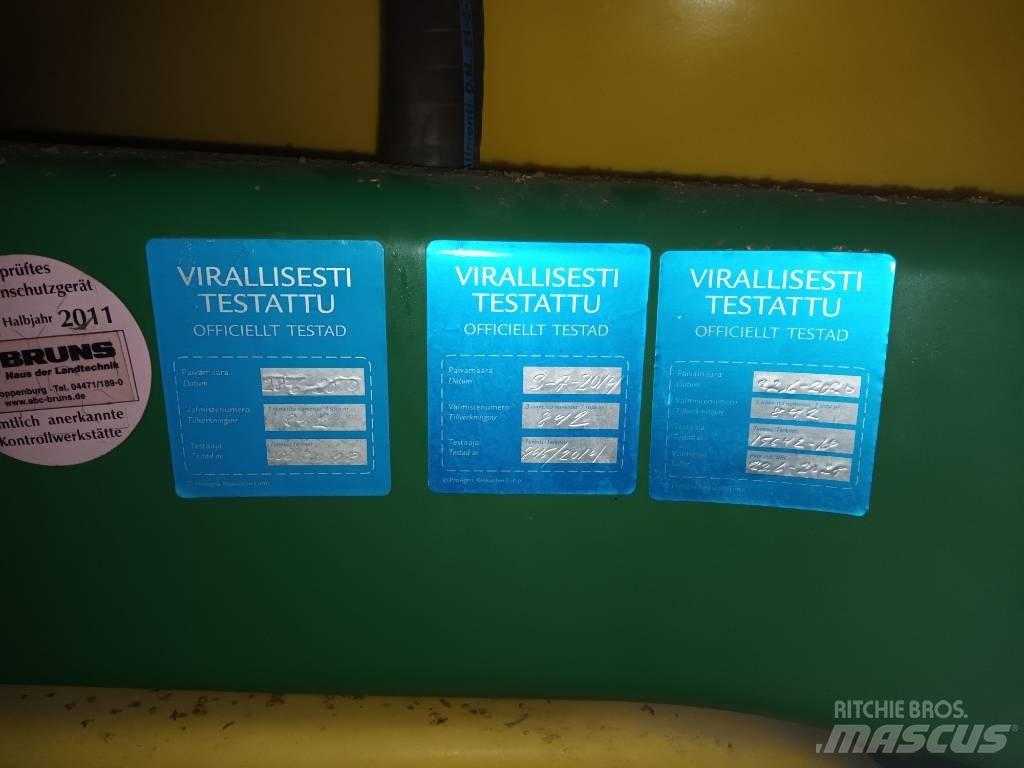 John Deere 840 Прицепные опрыскиватели