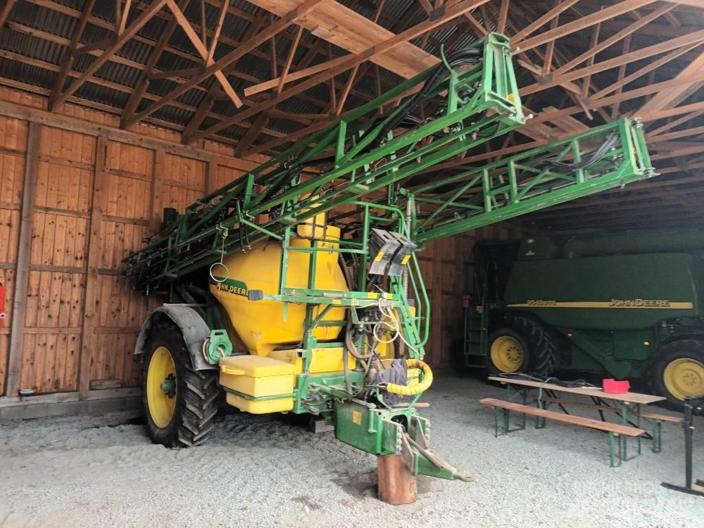 John Deere 840 Прицепные опрыскиватели