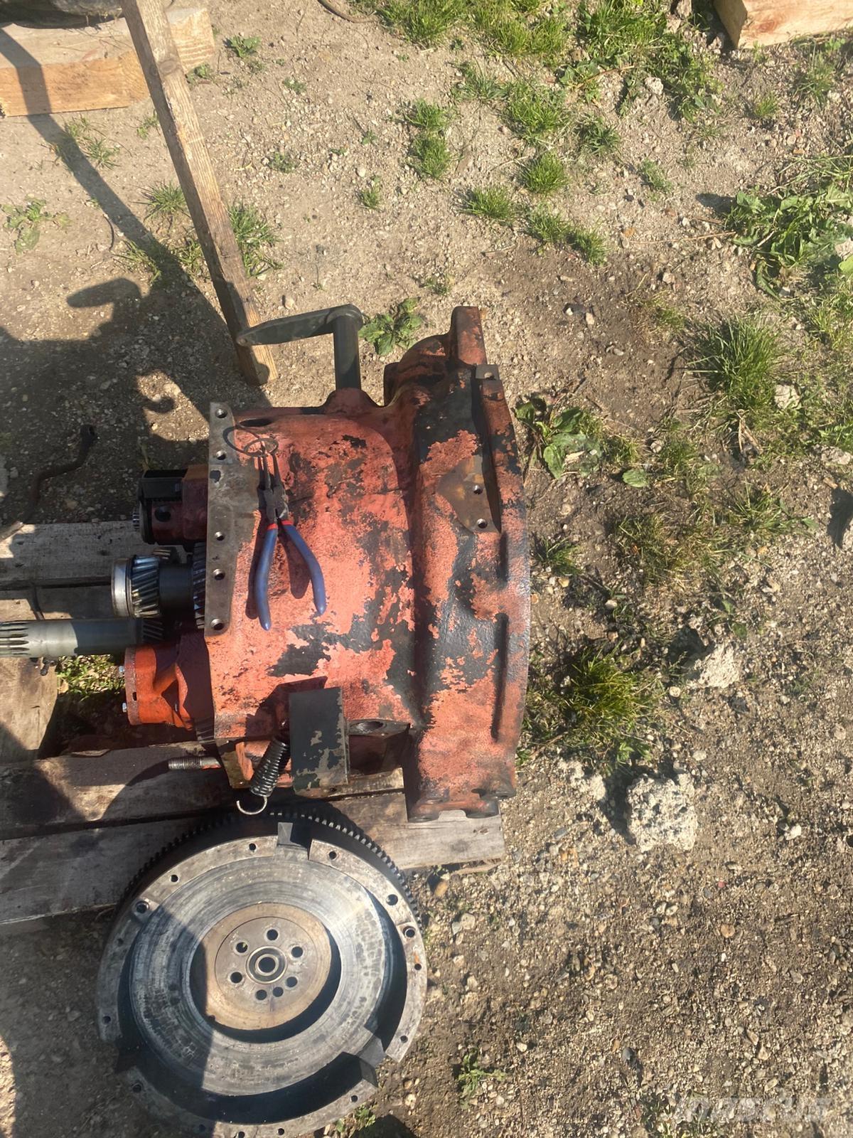 Zetor CRYSTAL Лесохозяйственные тракторы