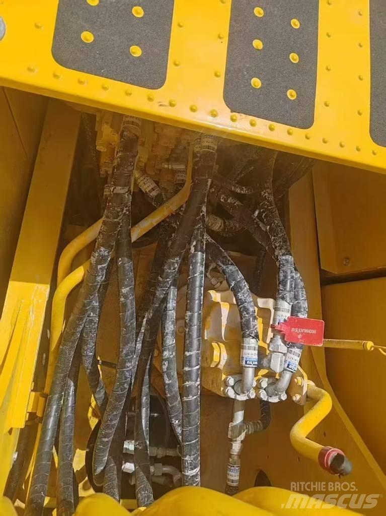 Komatsu 200-8 Гусеничные экскаваторы