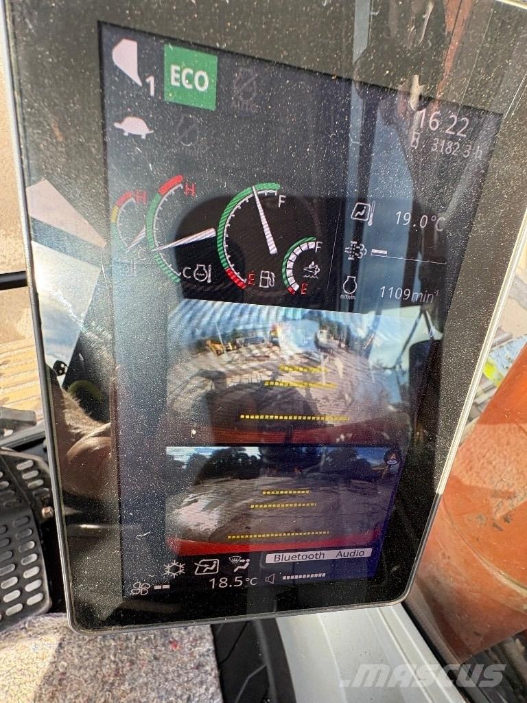 Hitachi ZX 210 LC-7 Гусеничные экскаваторы