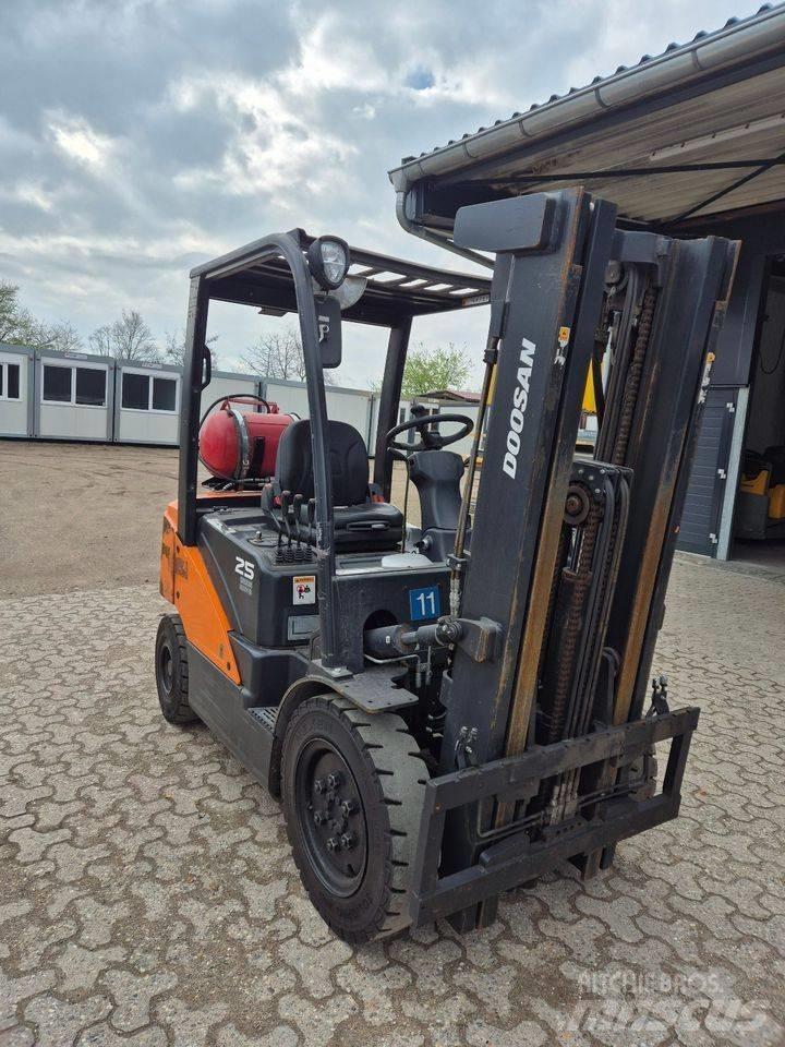 Doosan G 25 P-7 Строительная техника - Другие