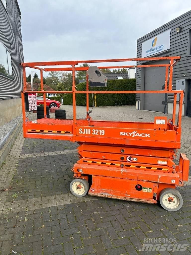 SkyJack SJ III 3219 Ножничные подъемники