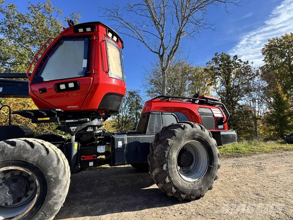 Komatsu 951 Харвестеры