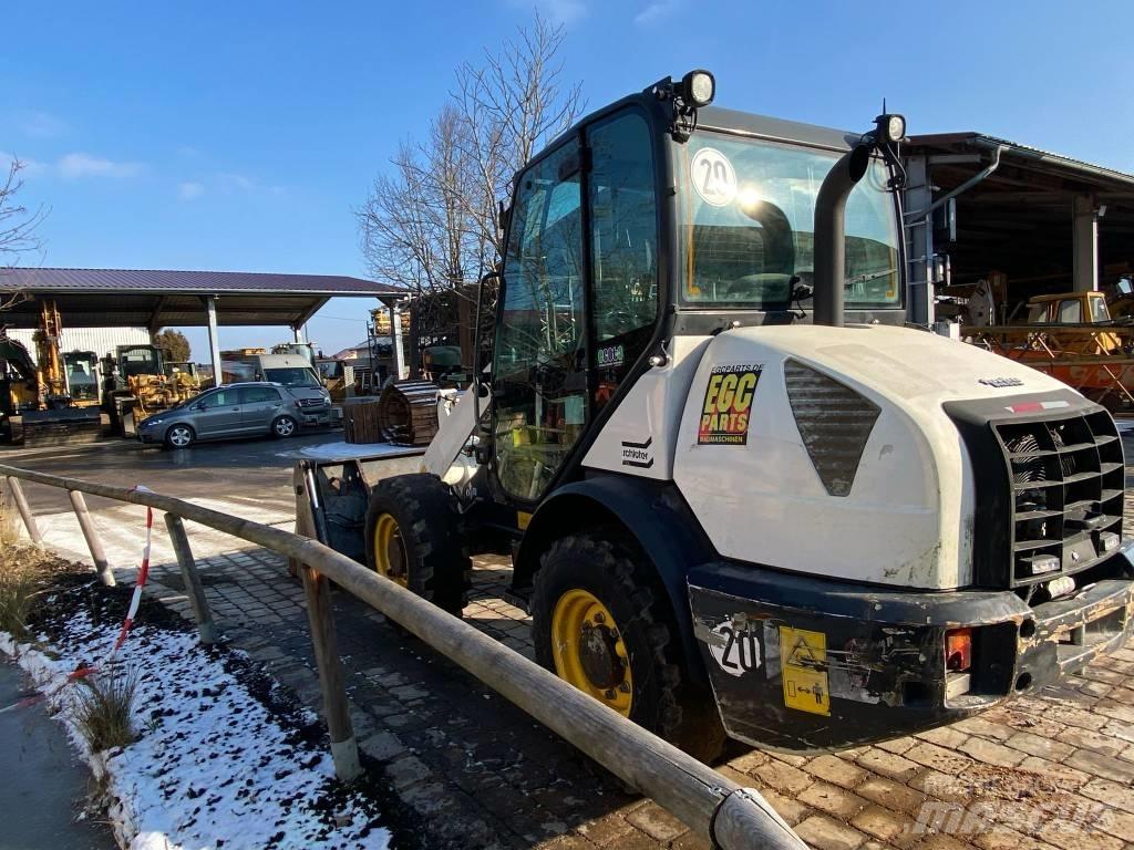 Komatsu WA 70-7 Фронтальные погрузчики