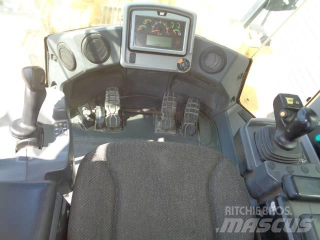 CAT 950M Фронтальные погрузчики