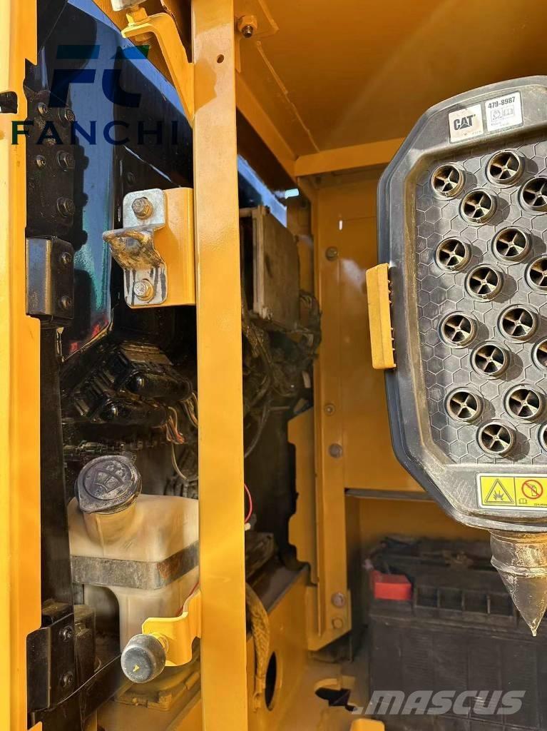 CAT 320 GC Гусеничные экскаваторы