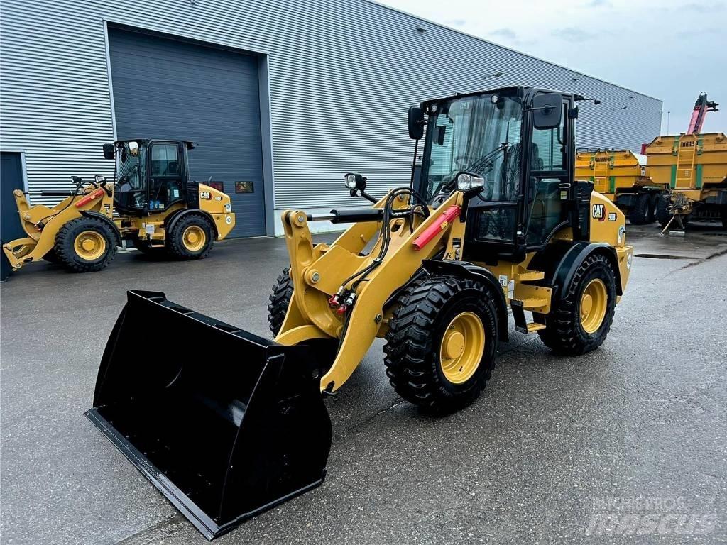 CAT 908 Фронтальные погрузчики