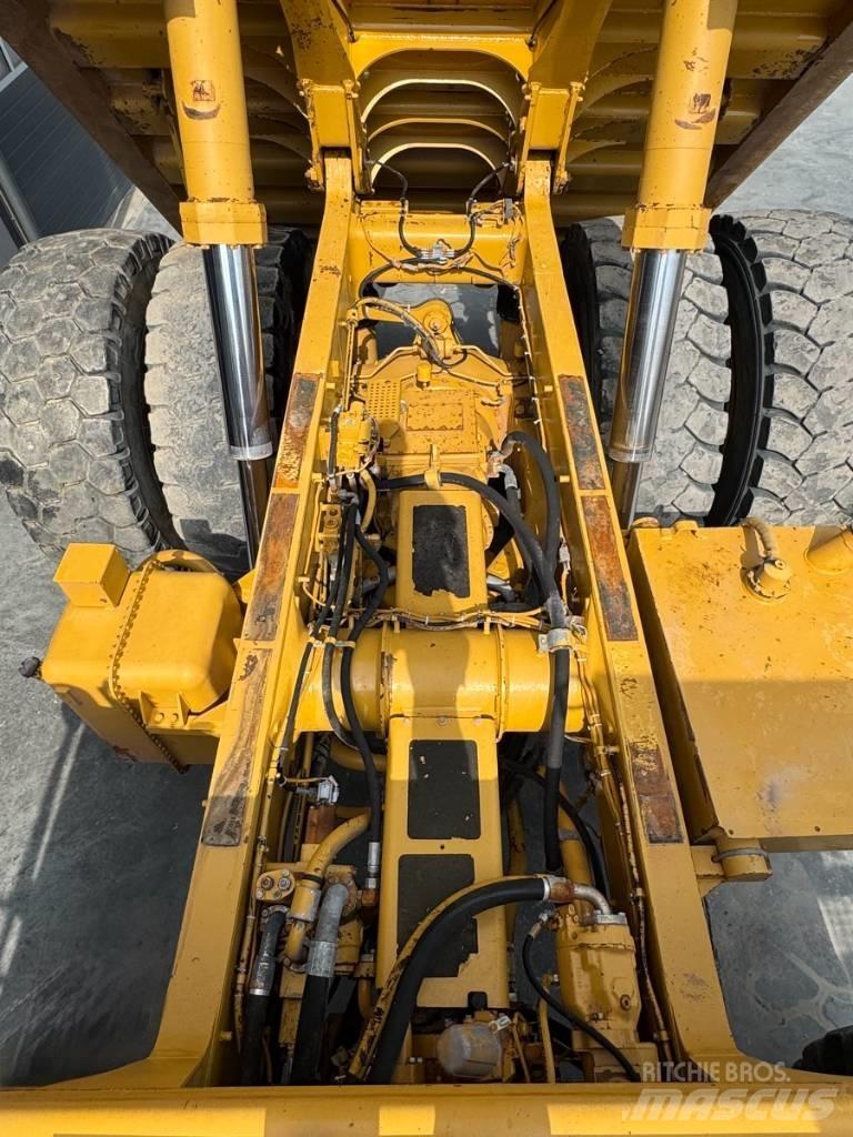CAT 775 E Карьерные самосвалы