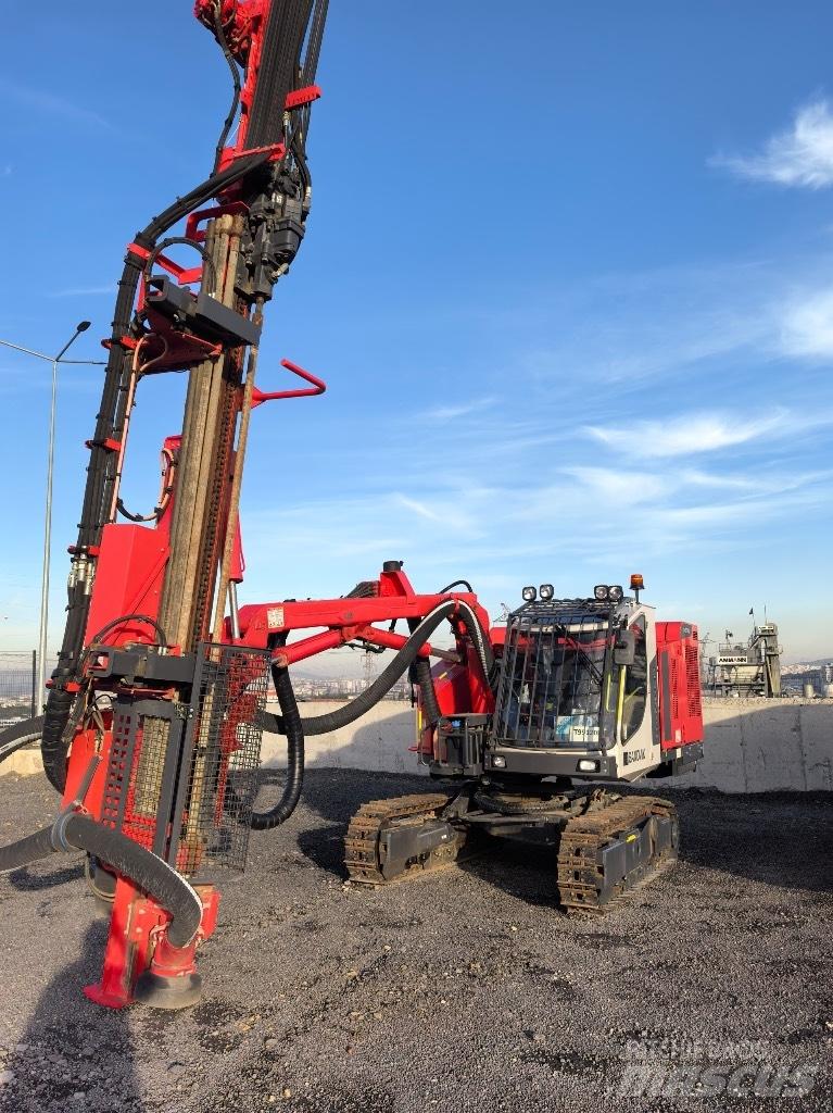 Sandvik DX 800 Буровые вышки