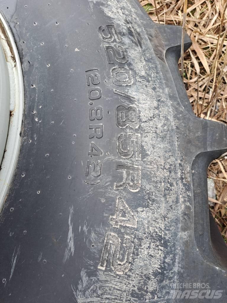  Paripyörät 520/85R42 Шины и колёса