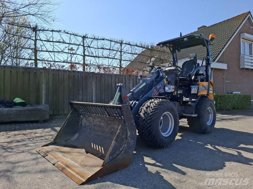 GiANT G2500 Трактора с фронтальным погрузчиком