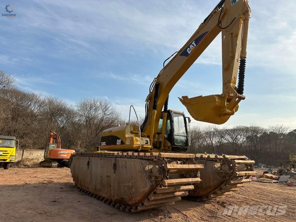 CAT 320 C L Экскаваторы-амфибии