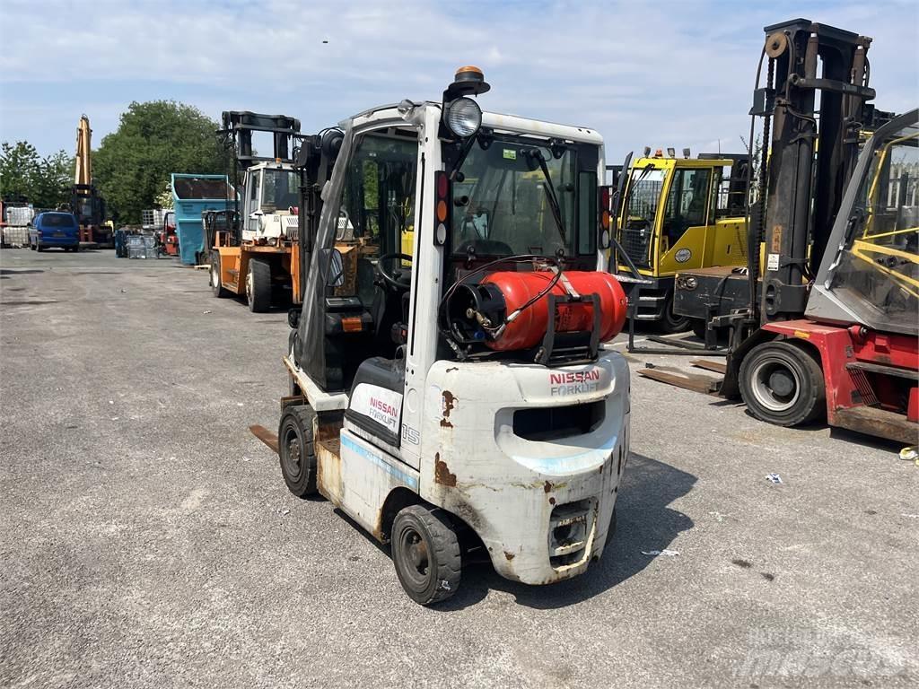 Nissan P1D1A15LQ Газовые погрузчики