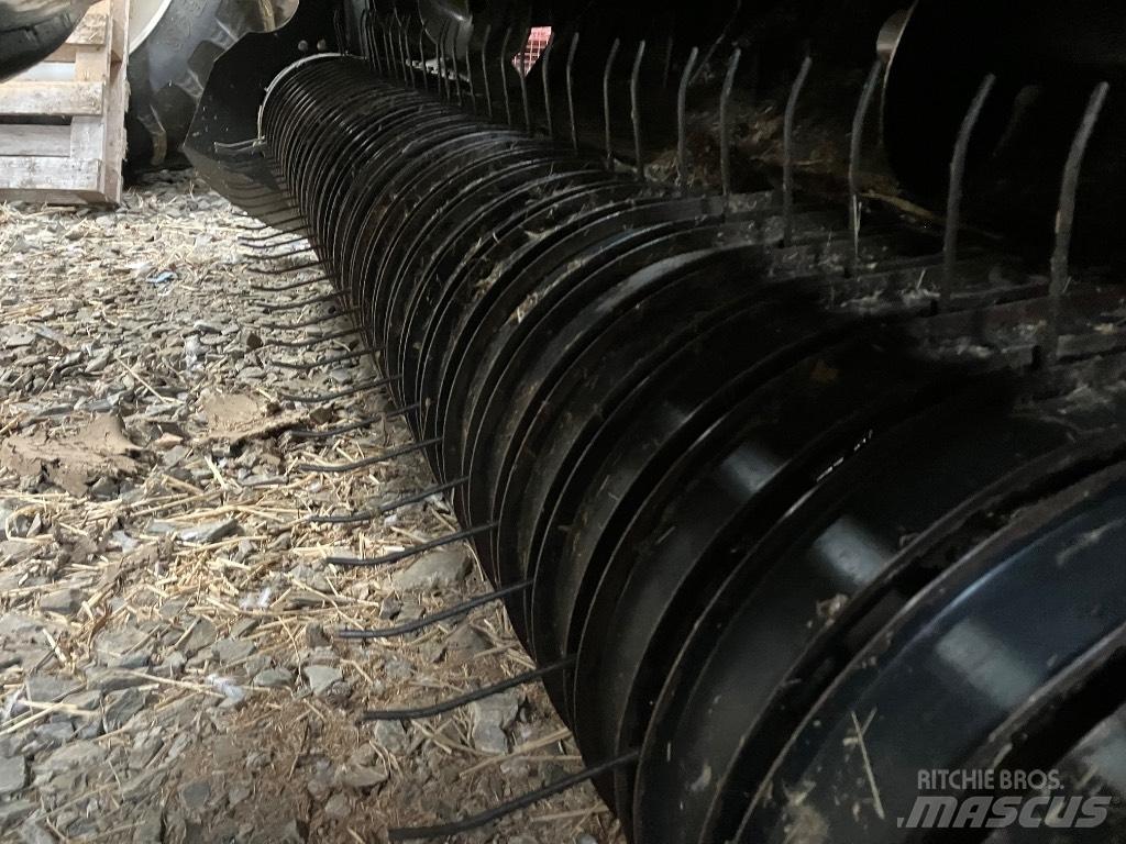 New Holland BR 7060 Рулонные пресс-подборщики