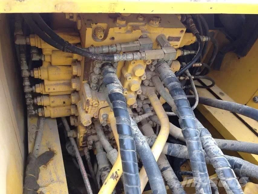 Komatsu pc220-7 Гусеничные экскаваторы
