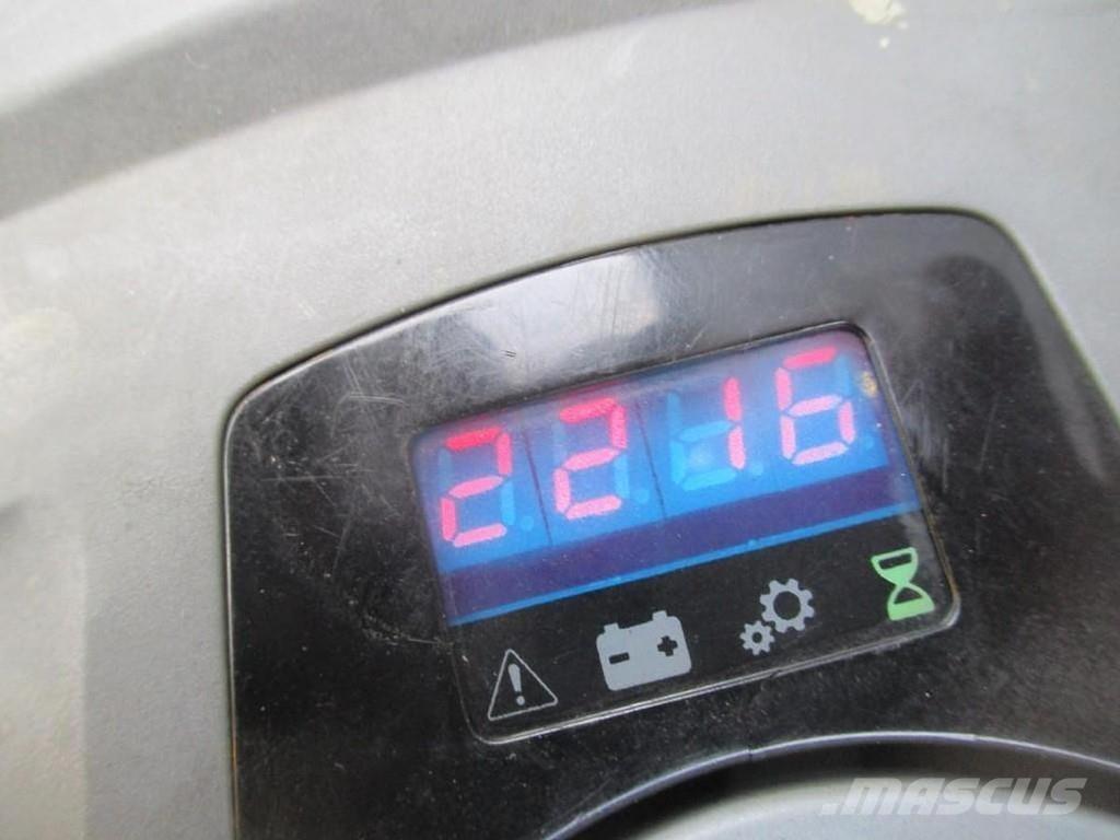 Toyota LPE200 Самоходные электрические тележки