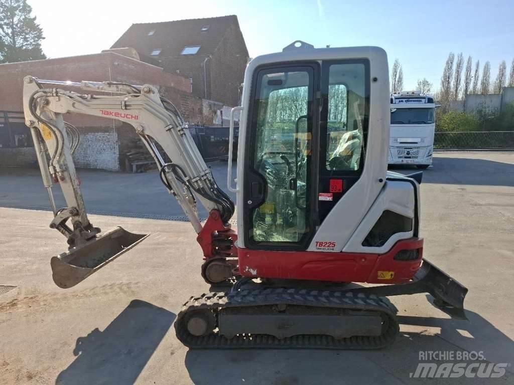 Takeuchi TB225LSA Мини-экскаваторы