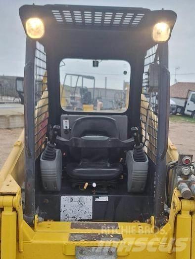Komatsu SK815 Малые погрузчики