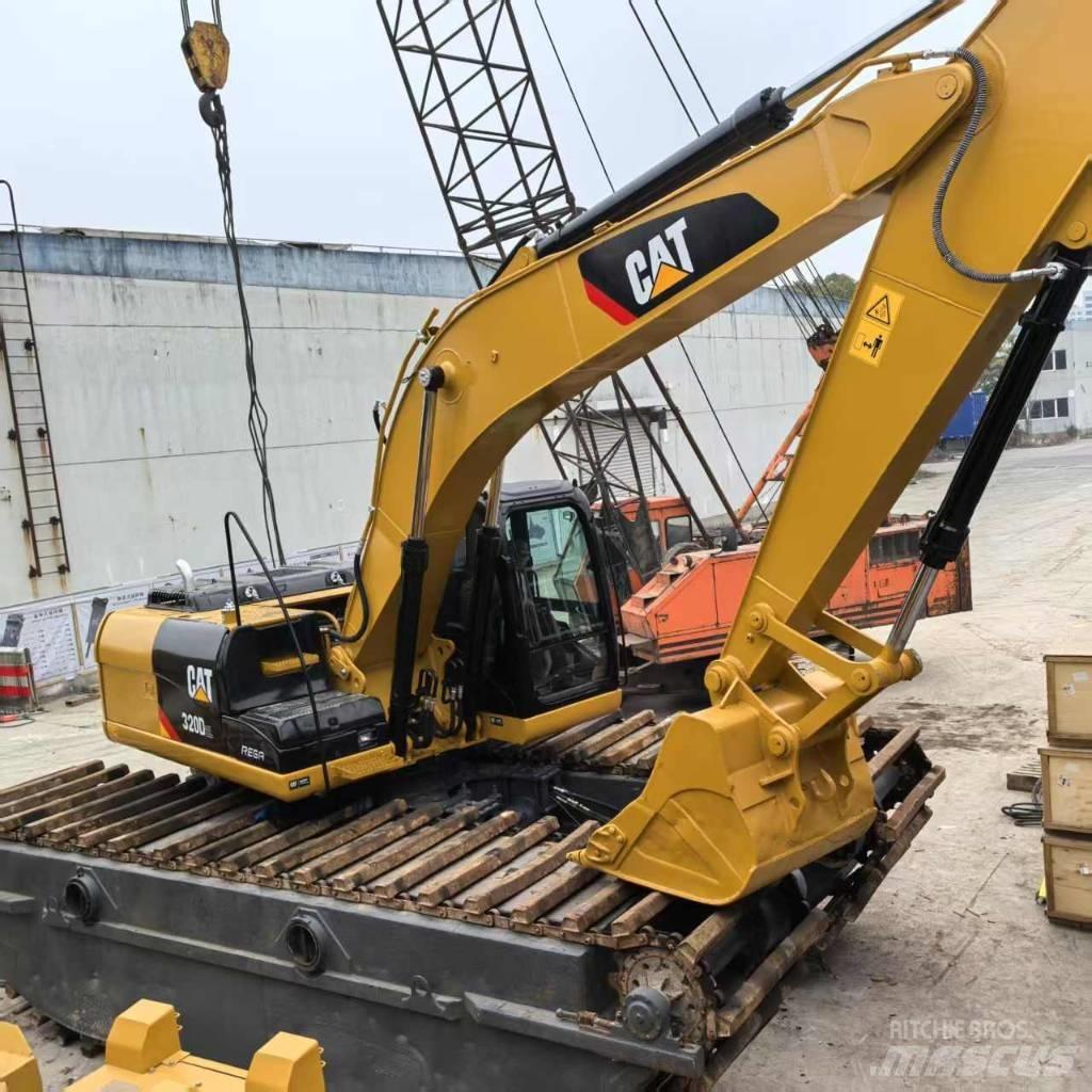 CAT 320 D Экскаваторы-амфибии